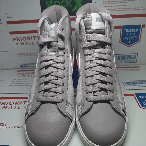 Nike Blazer Mid - Picture 2 of 3